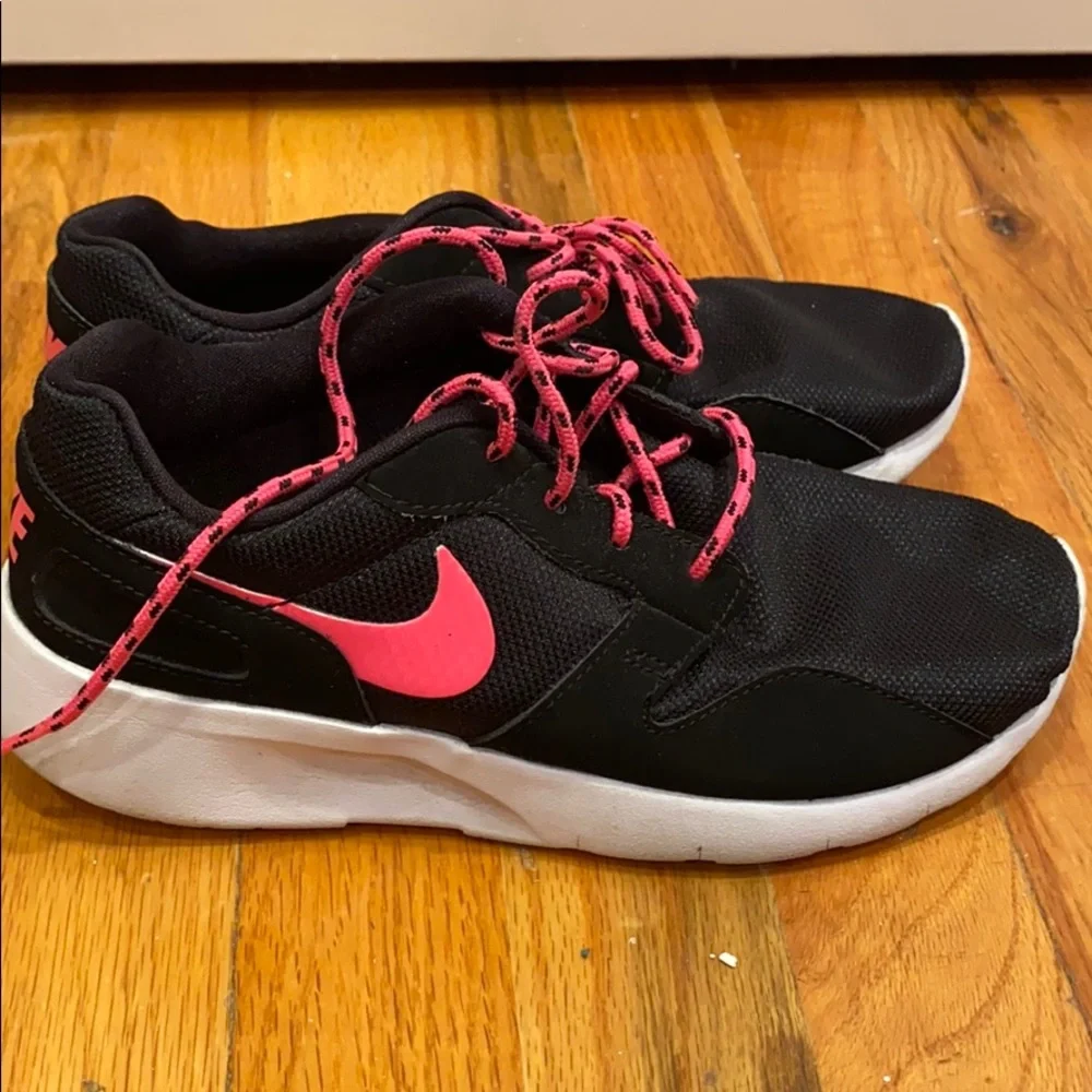 Nike sneakers 👟